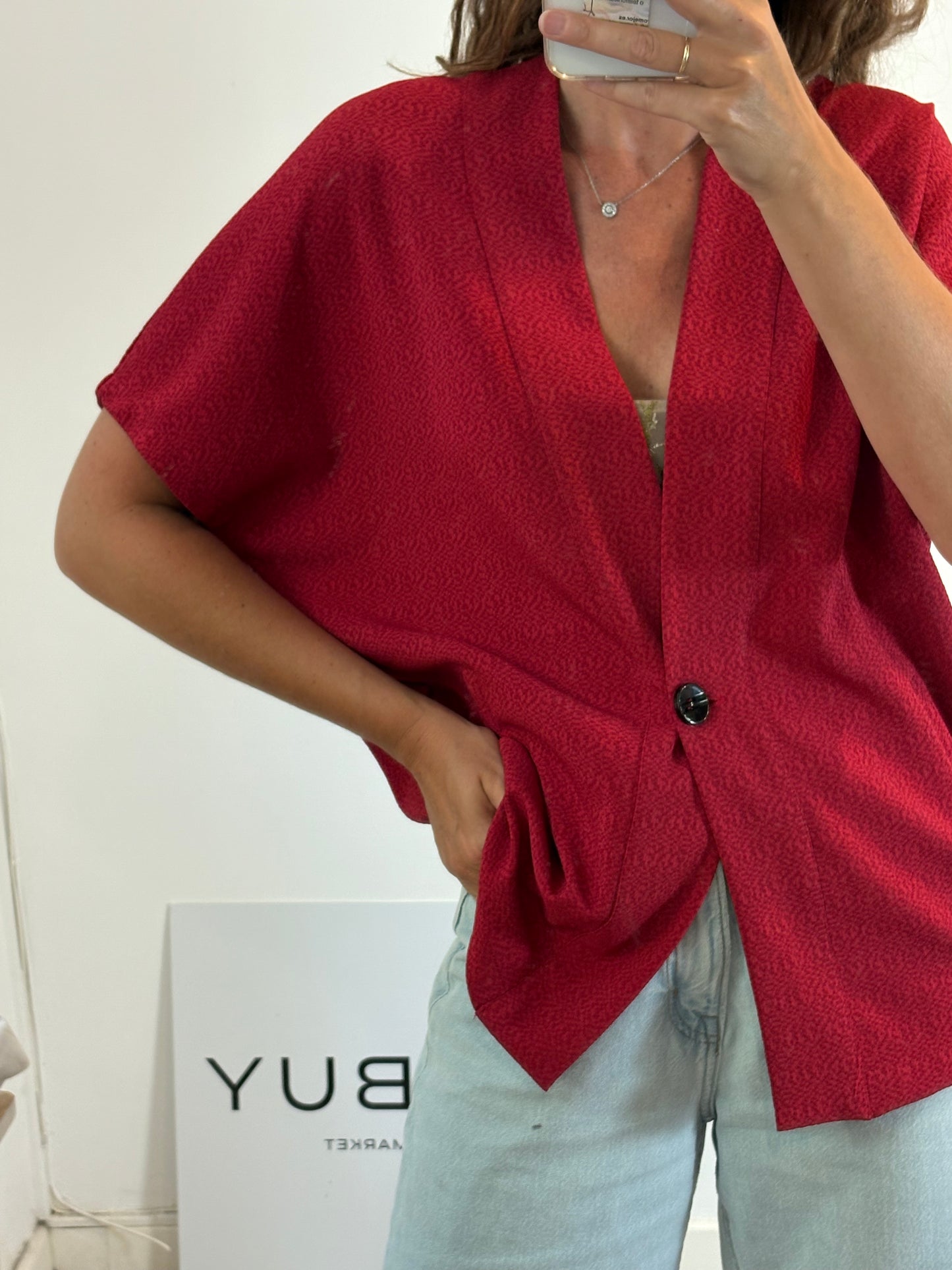 HAKEI. Chaqueta color vino textura. T M