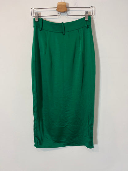 UTERQÜE. Falda verde satinada