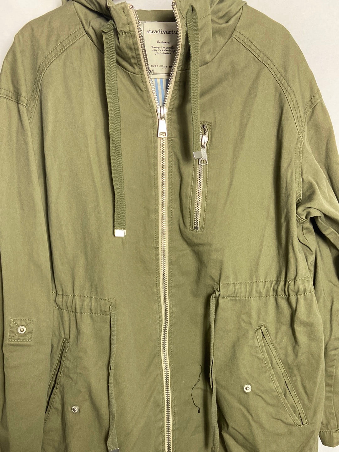 STRADIVARIUS. Parka verde larga. T S