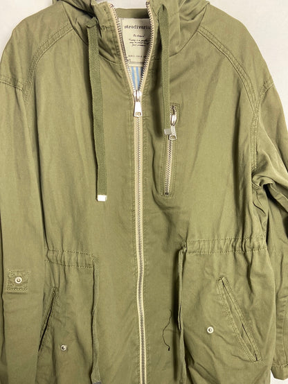 STRADIVARIUS. Parka verde larga. T S