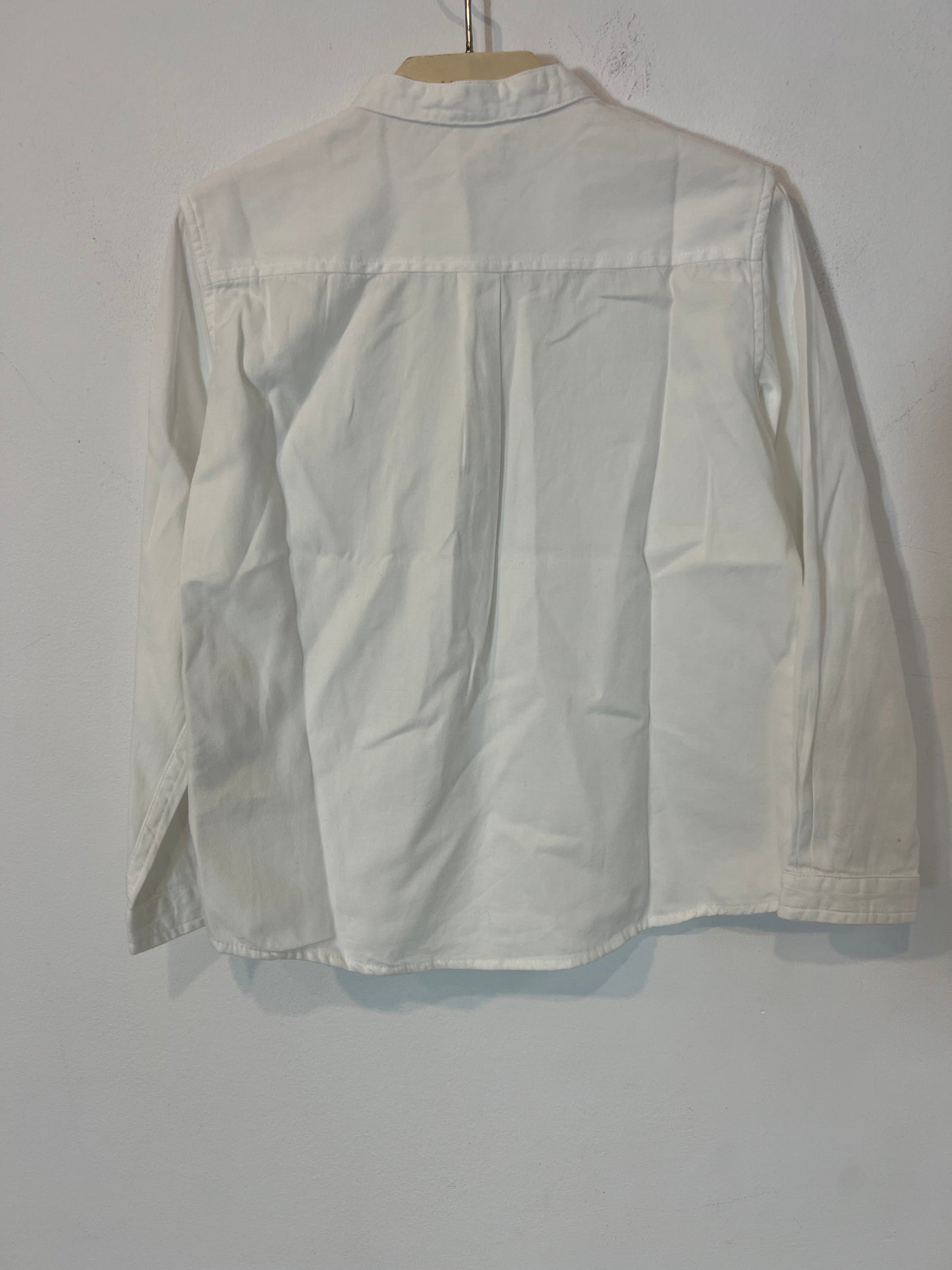 GOCCO. Camisa blanca cuello mao. T 5-6 años