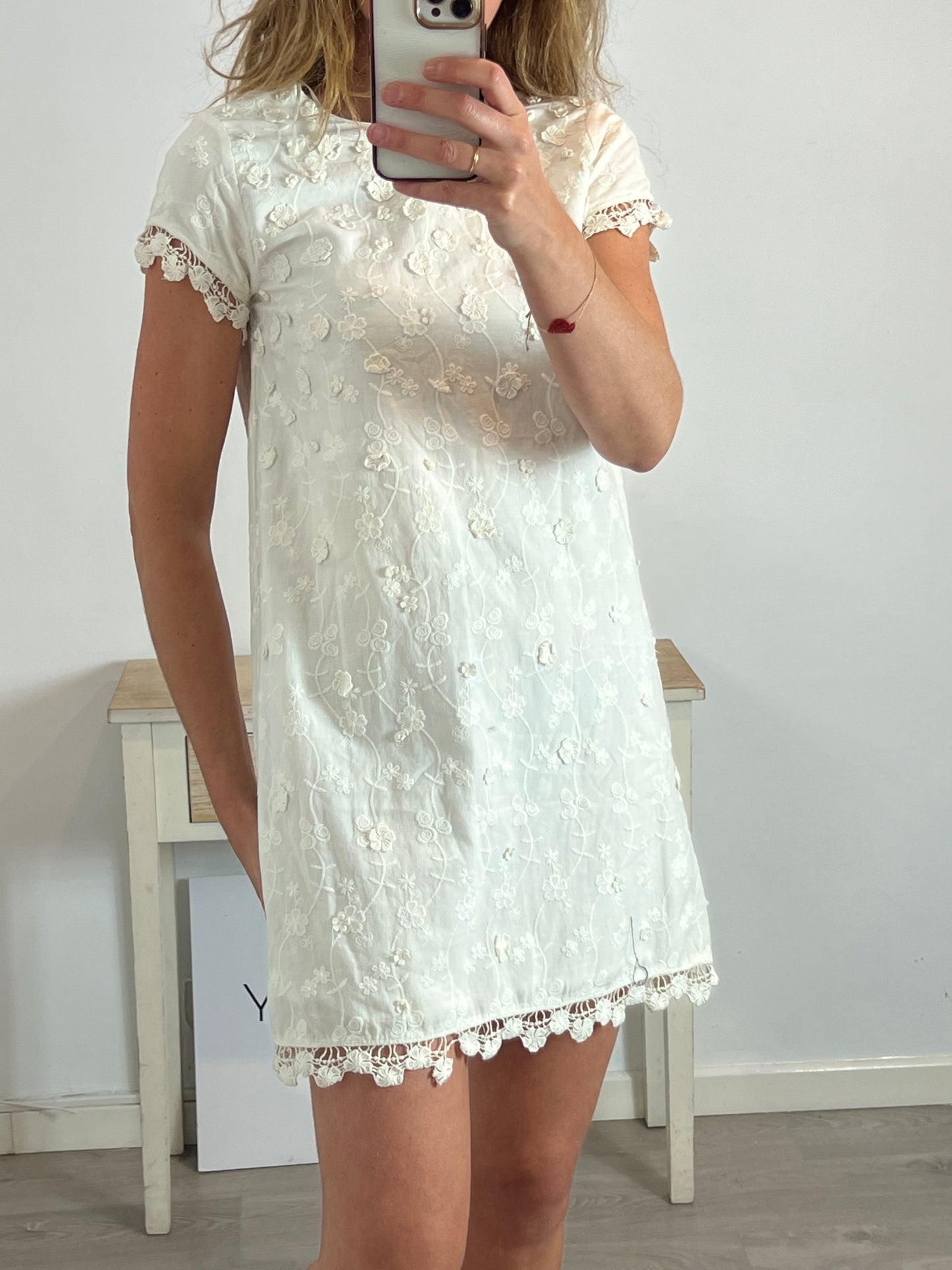 ZARA. Short dress with embroidered details. Ts