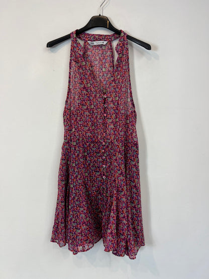 ZARA. Vestido corto  flores tonos rosas T.s