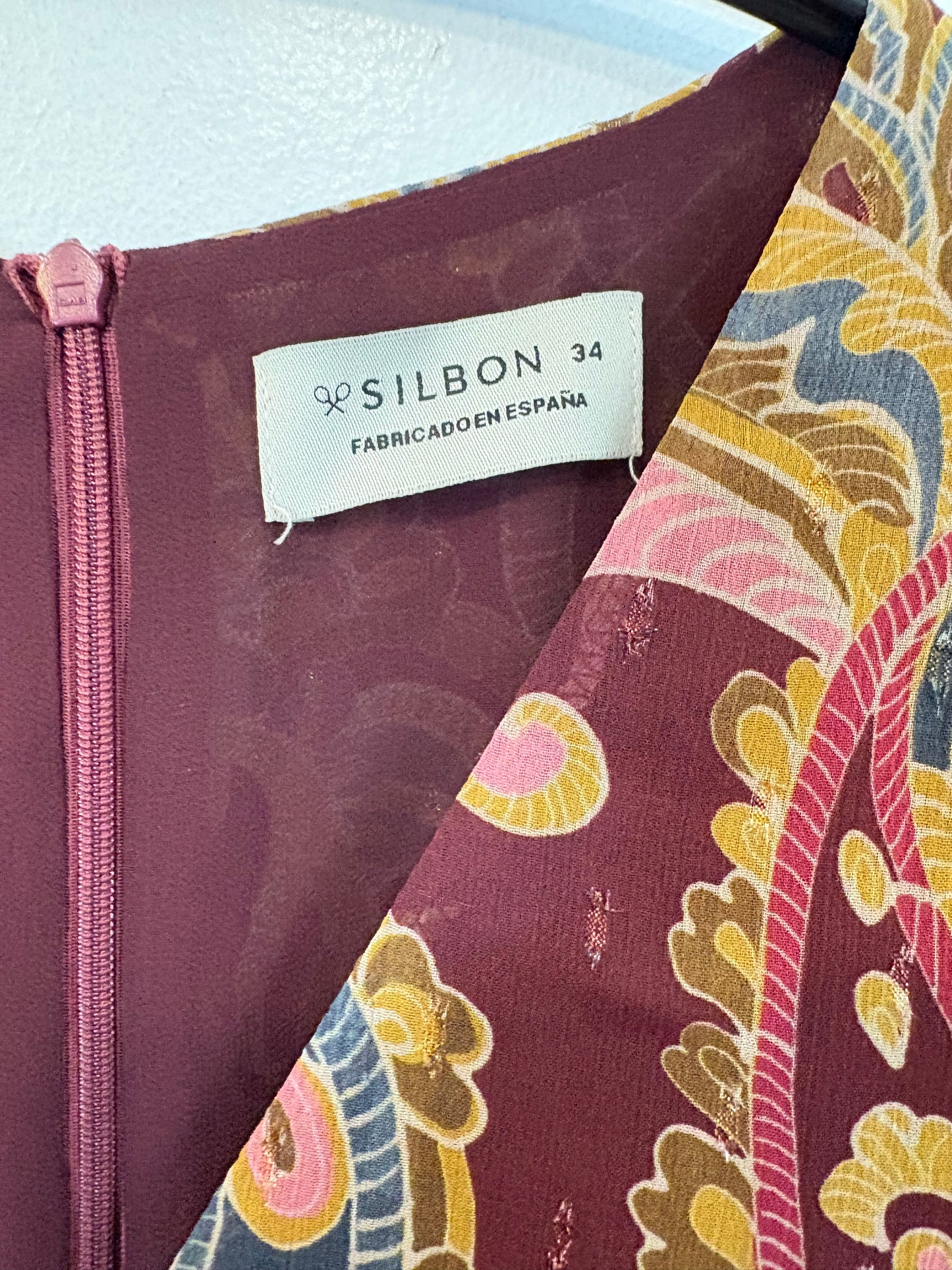 SILBON. Vestido estampado aberturas