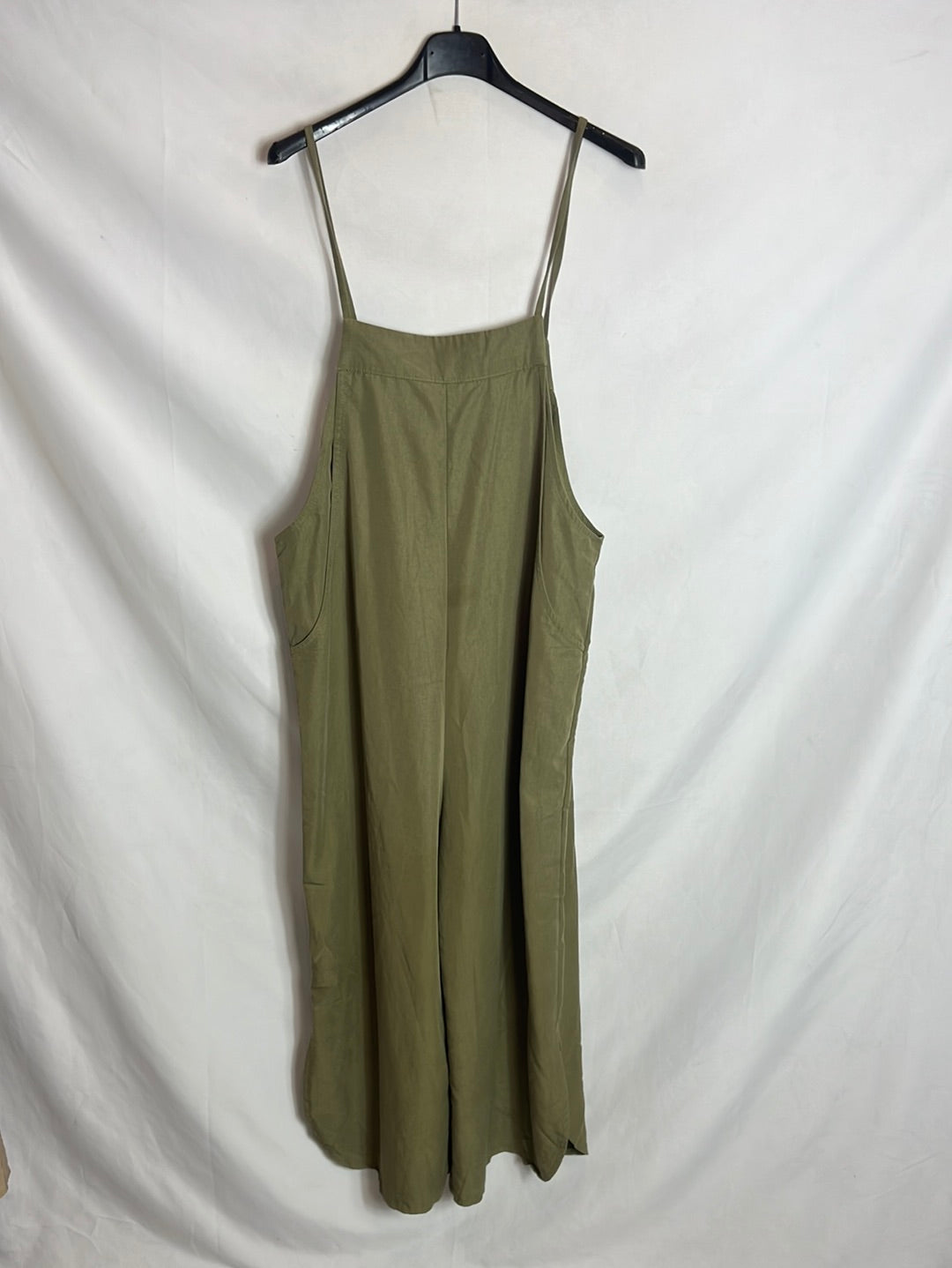 PULL&BEAR. Mono culotte verde apreturas. TM