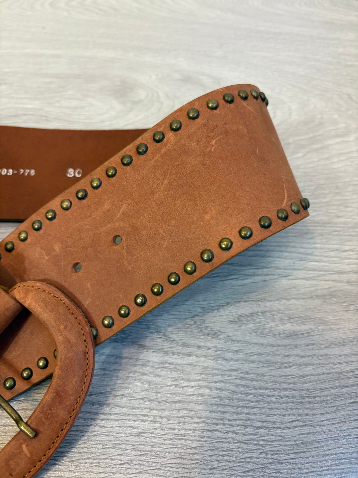 OTRAS. Cinturón ancho piel