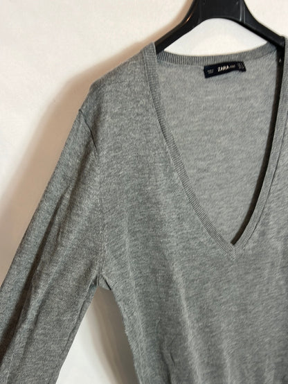 ZARA. Jersey gris fino detalle  bajos. T M