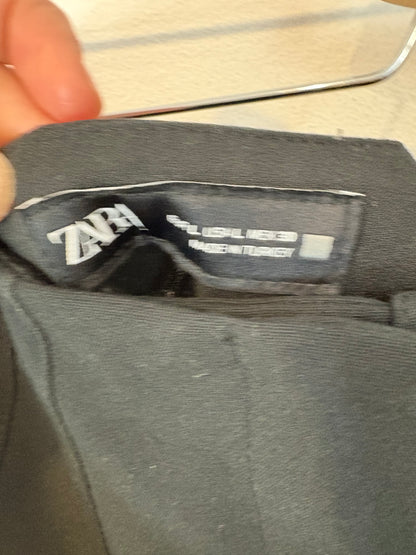 ZARA. Pantalón negro de vestir