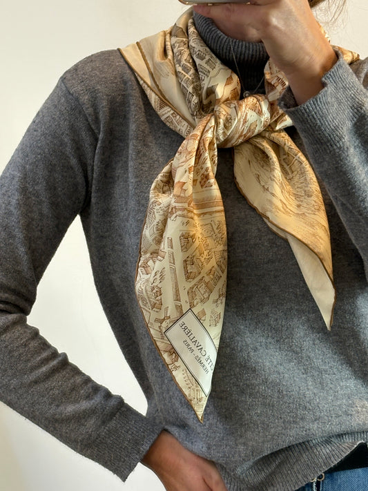 HERMÉS. Pañuelo seda La Cité Cavaliére