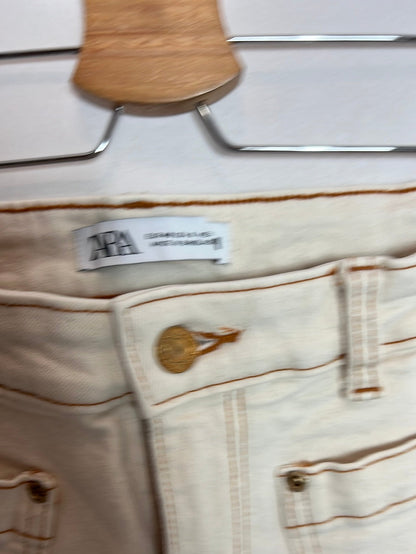 ZARA. Pantalón beige costura T.40