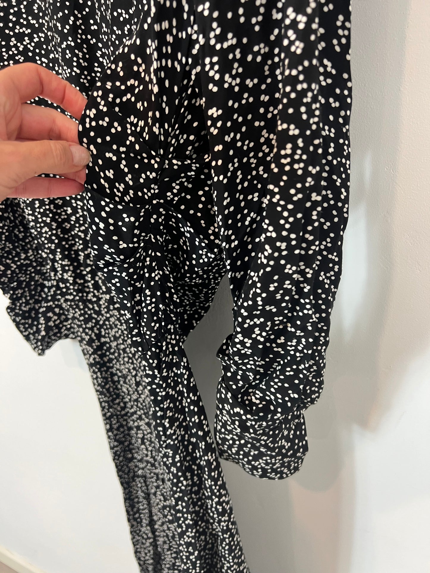 ZARA. Vestido  largo negro estampado. T XS-S