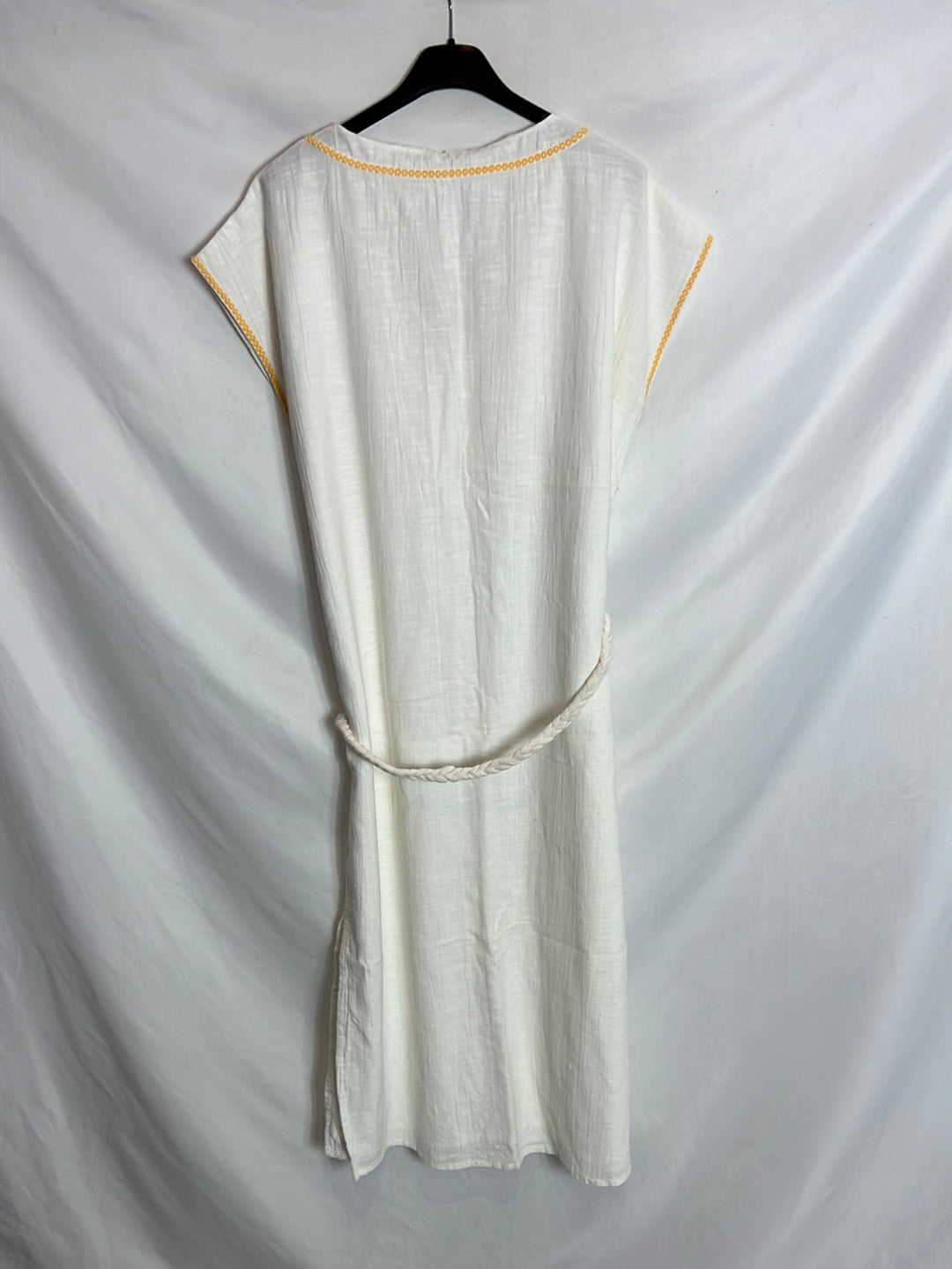 VILA. Vestido midi blanco botados  amarillos. T 38