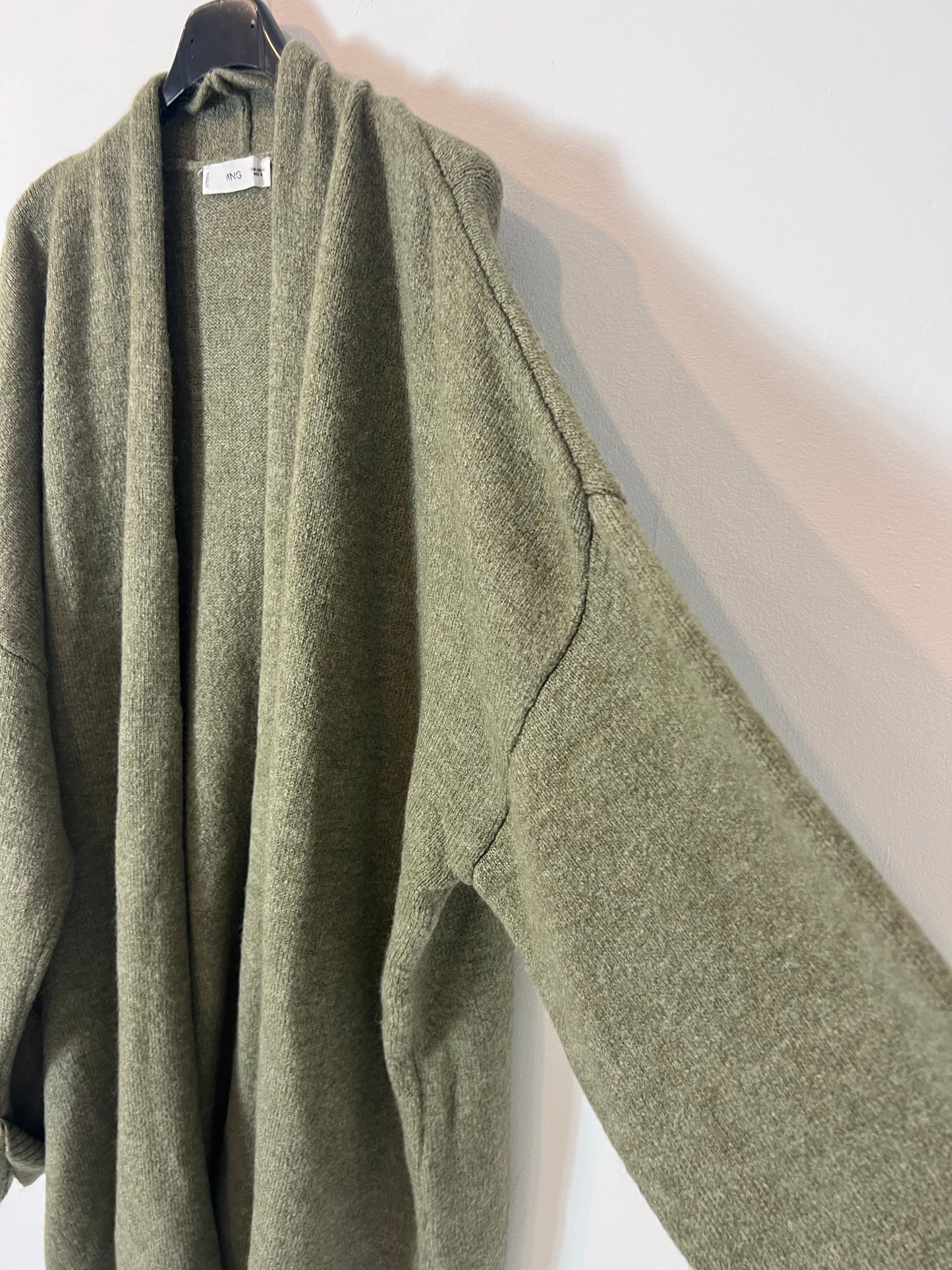 MANGO. Cárdigan verde troquelado T.m