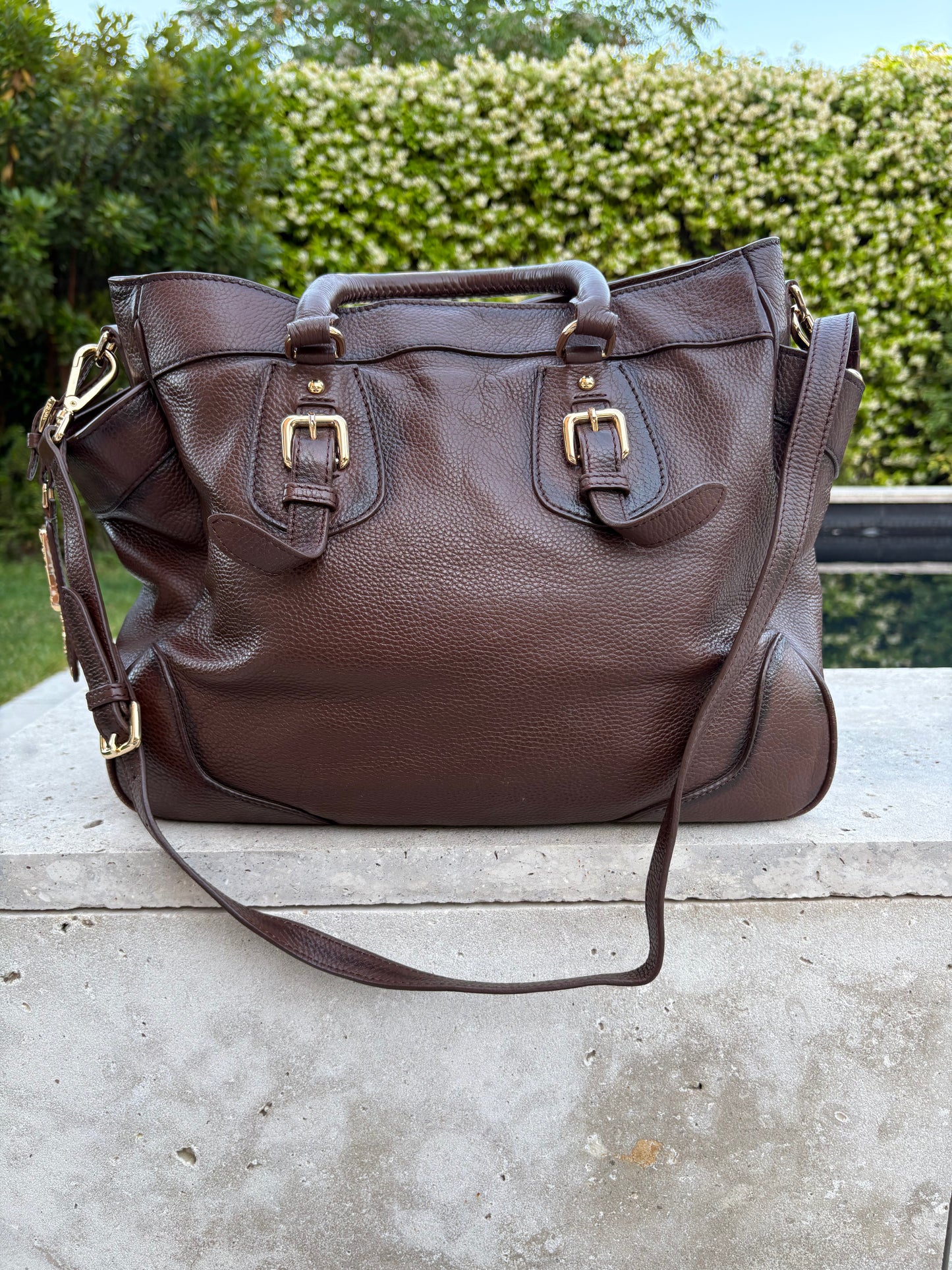 PRADA. Bolso marrón Vitello de piel granulada
