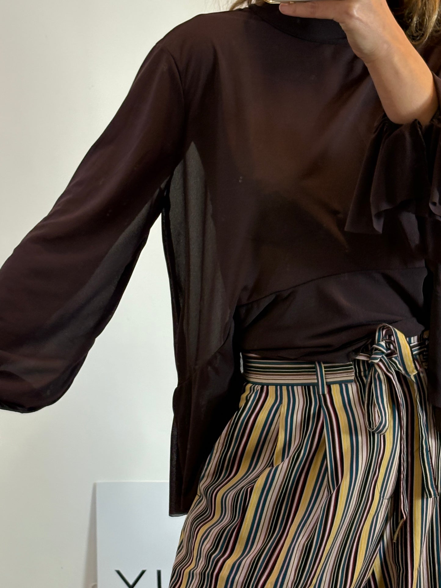 ZARA. Blusa marrón lazada