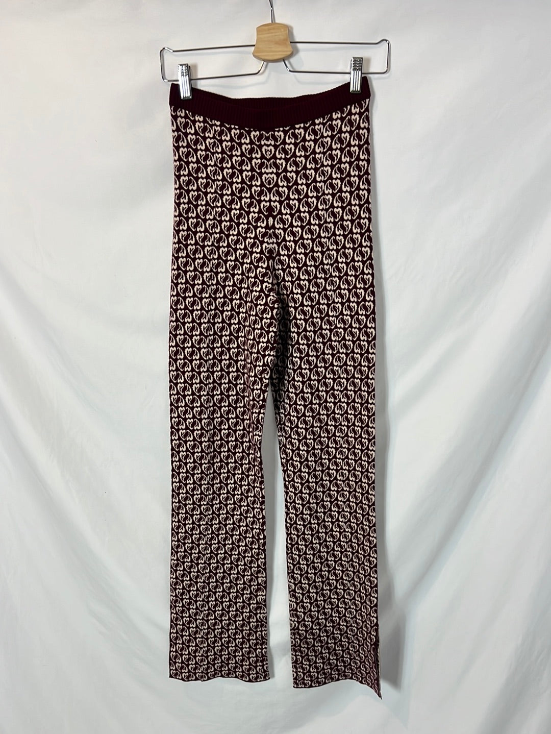 CLAUDIE PIERLOT. Total look punto burdeos estampado. T 1 (S)