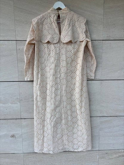 COOSY. Vestido midi rosa claro troquelado