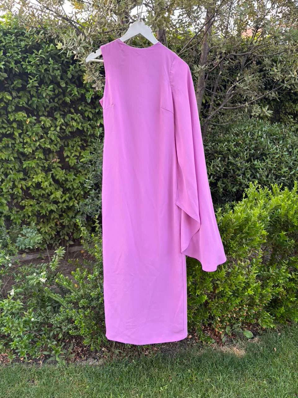 MANGO. Vestido largo capa asimétrica