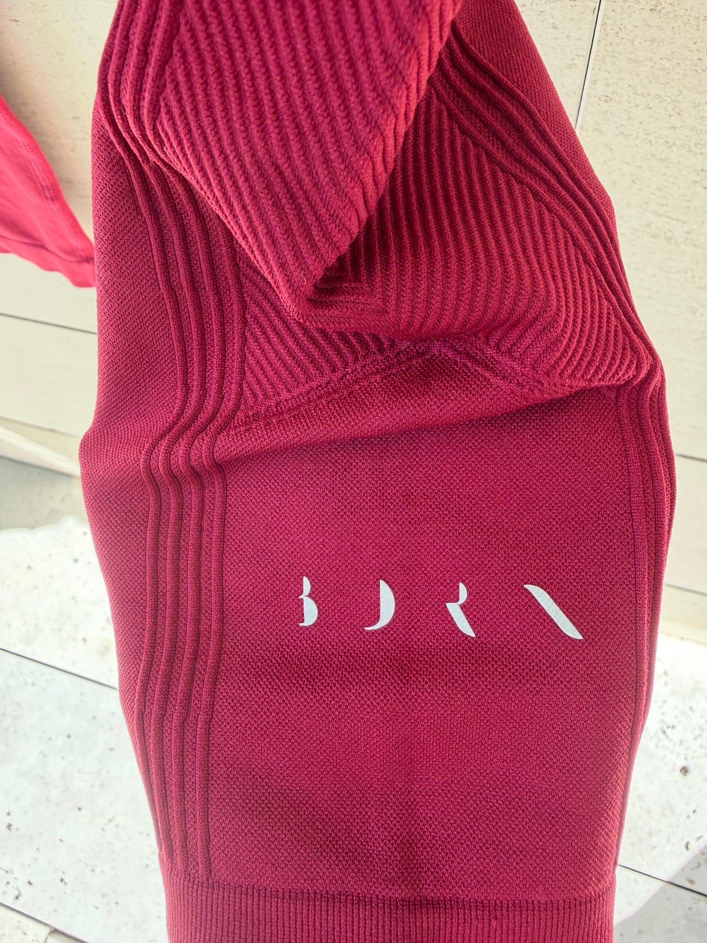 BORN LIVING YOGA. Legging burdeos textura T ,M
