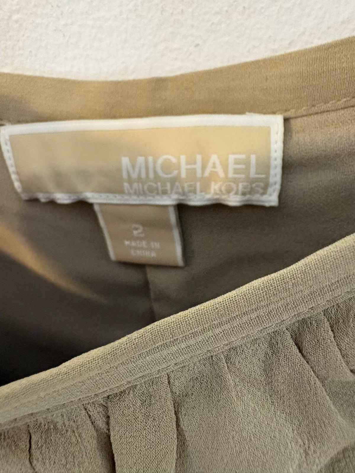 MICHAEL KORS. Falda corta seda volantes