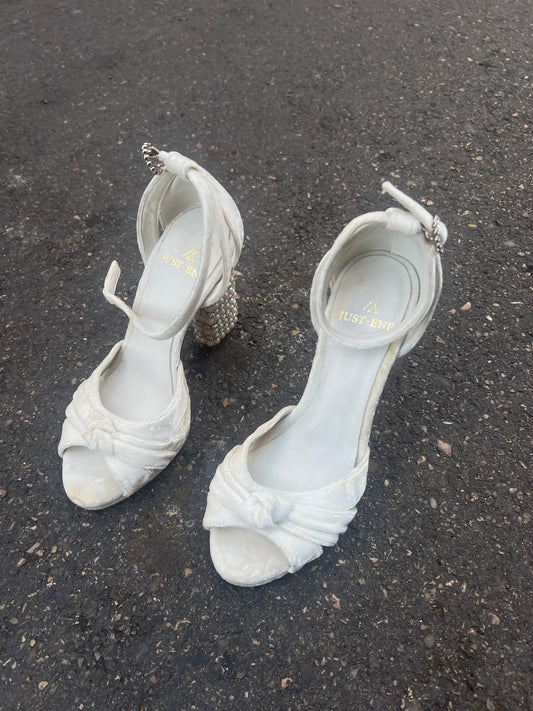 JUST+ ENE. Sandalia terciopelo Bianca