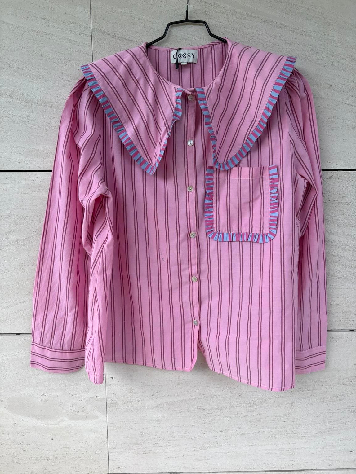 COOSY. Blusa rosa volantes mini