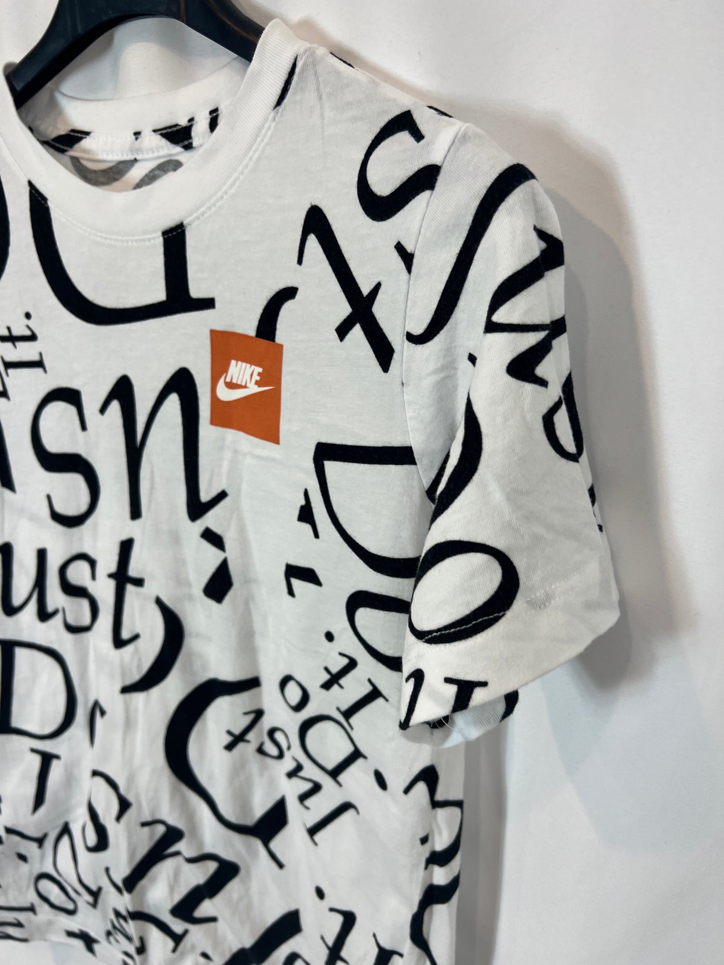 NIKE. White printed T-shirt. 10 years