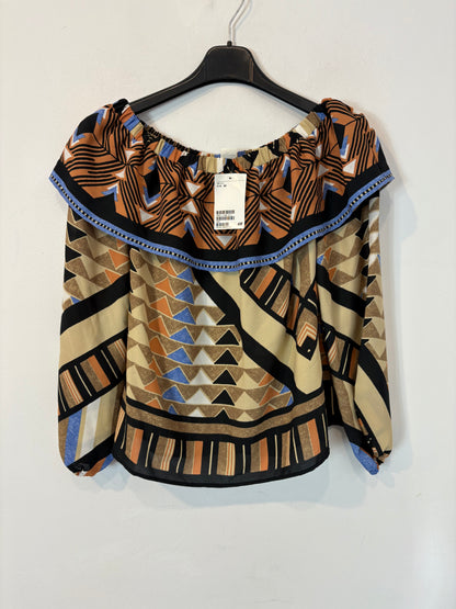 H&amp;M. Printed off-the-shoulder blouse. Size 38