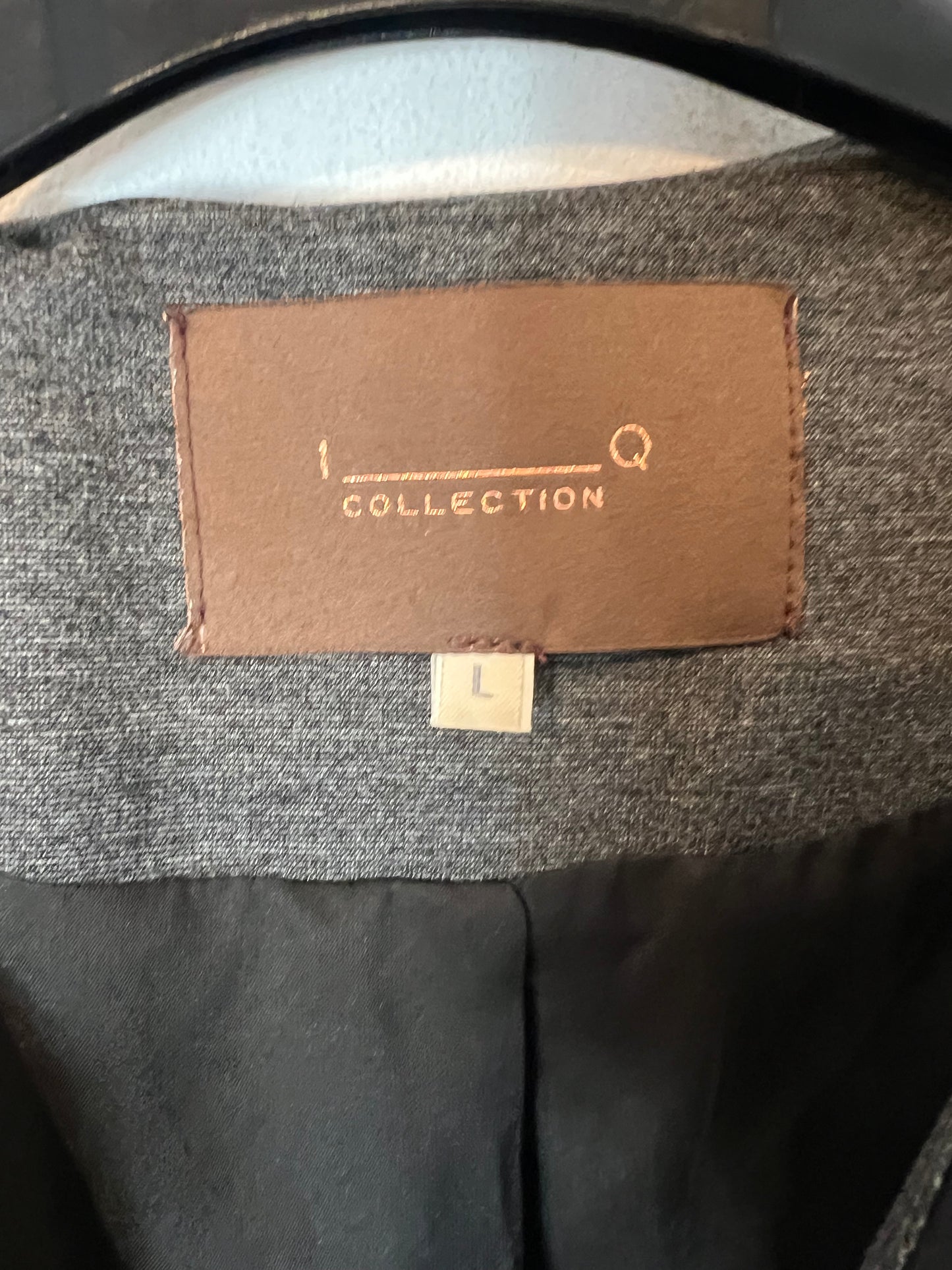 IQ COLLECTION. Chaqueta gris detalles negros T.l