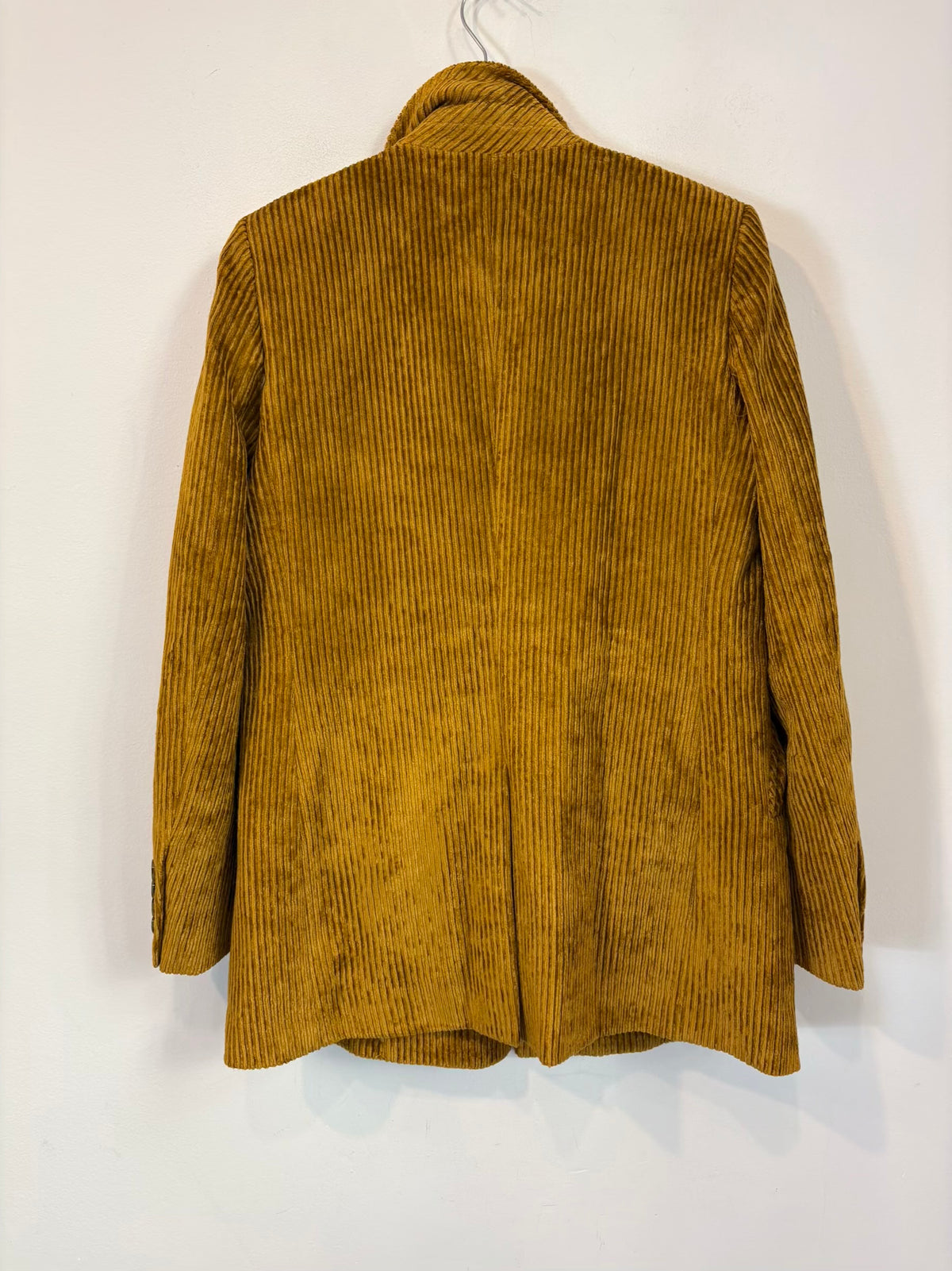 BLAZÉ MILANO. Modelo Everyday blazer pana camel