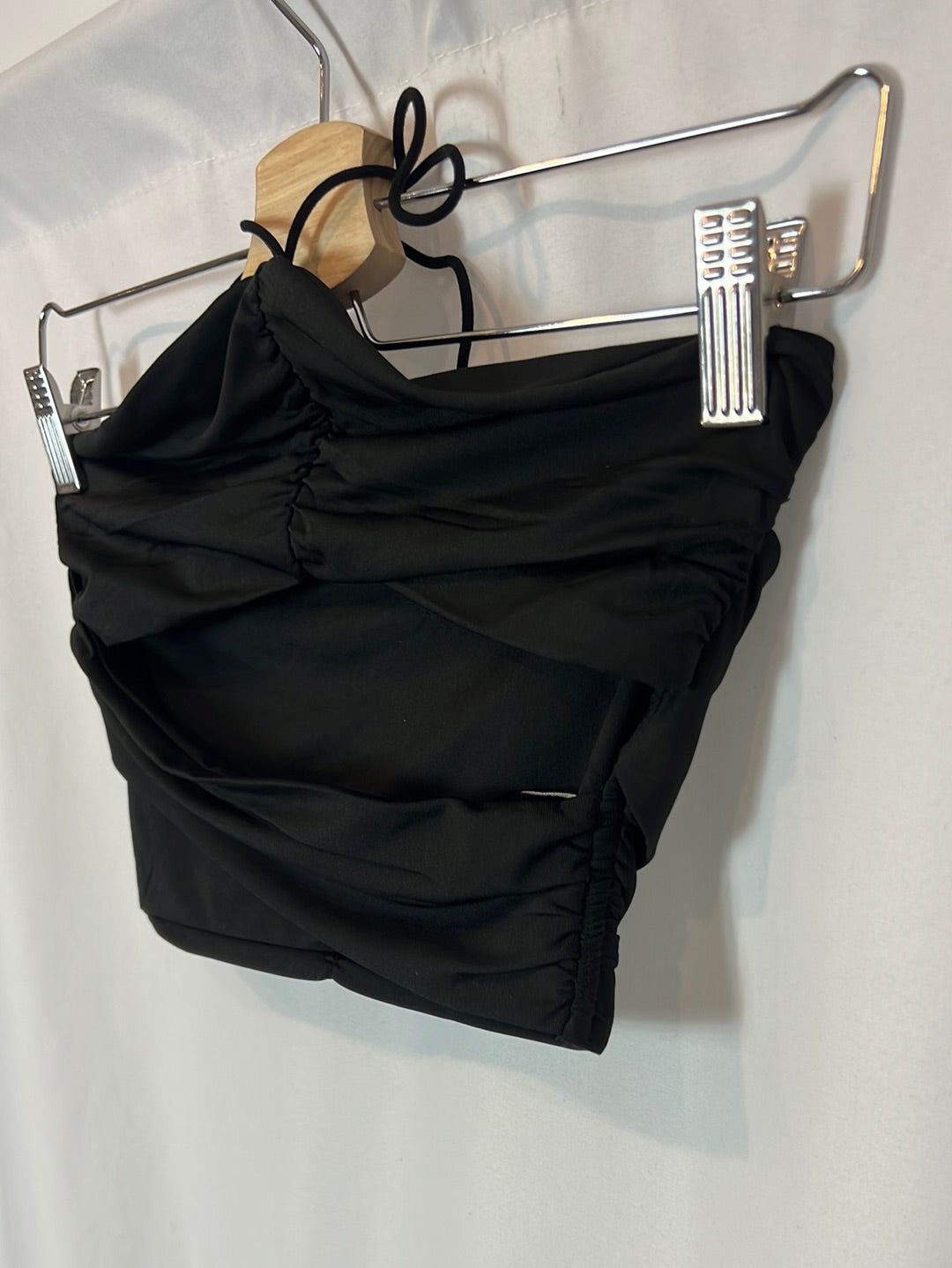 ZAFUL. Black crop top with openings. T.S.
