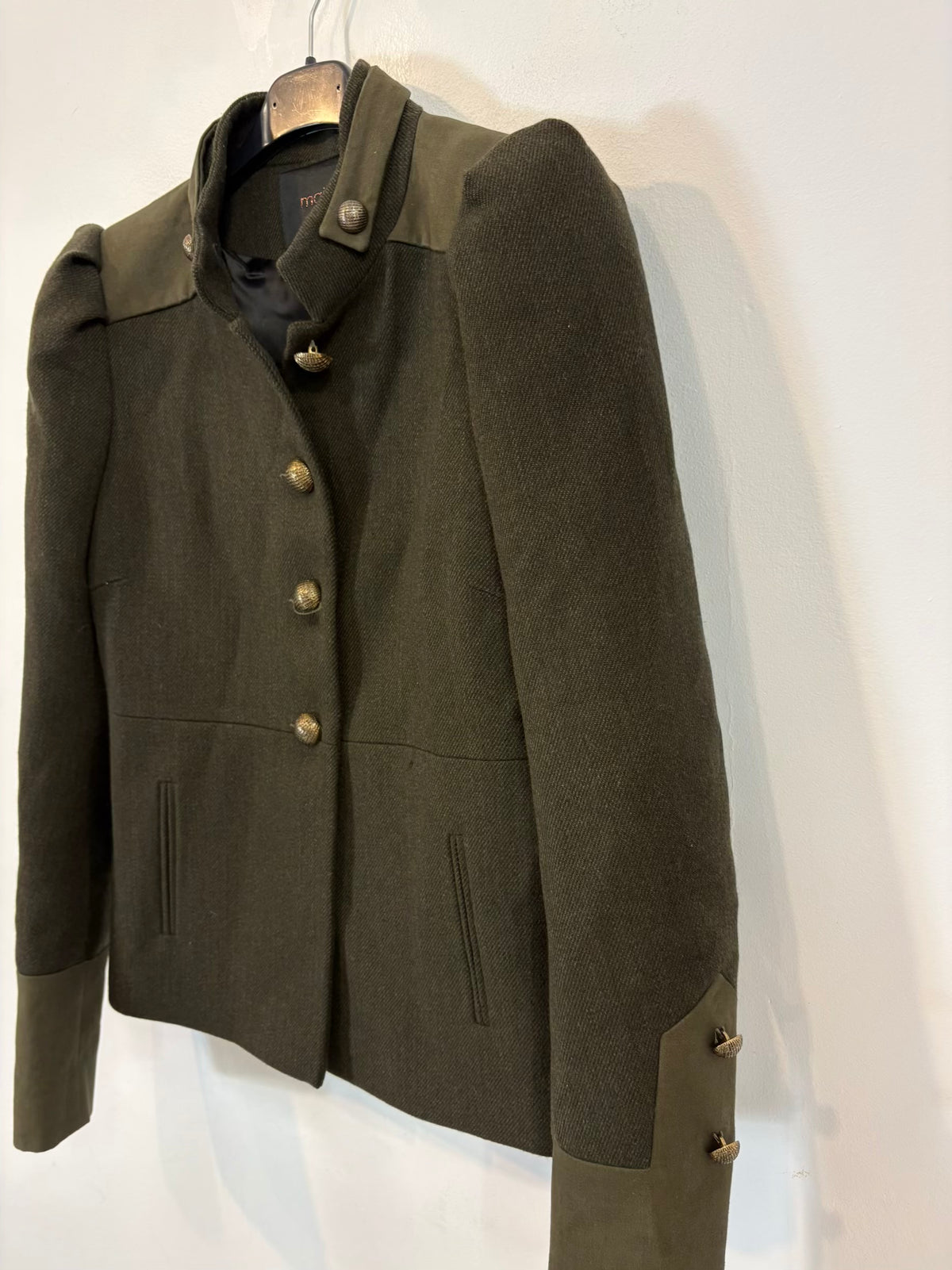 MAJE. Chaqueta verde lana botones
