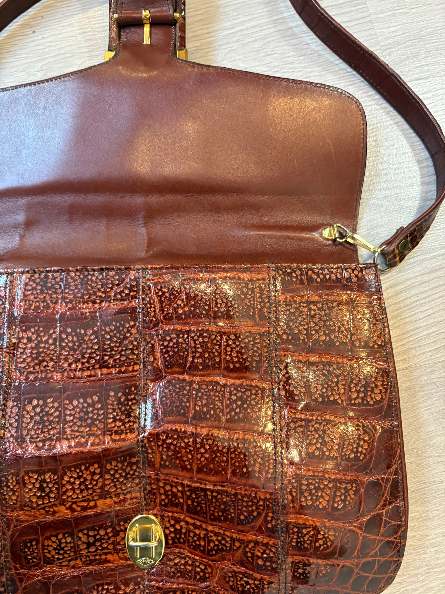 OTRAS. Bolso piel vintage hebilla