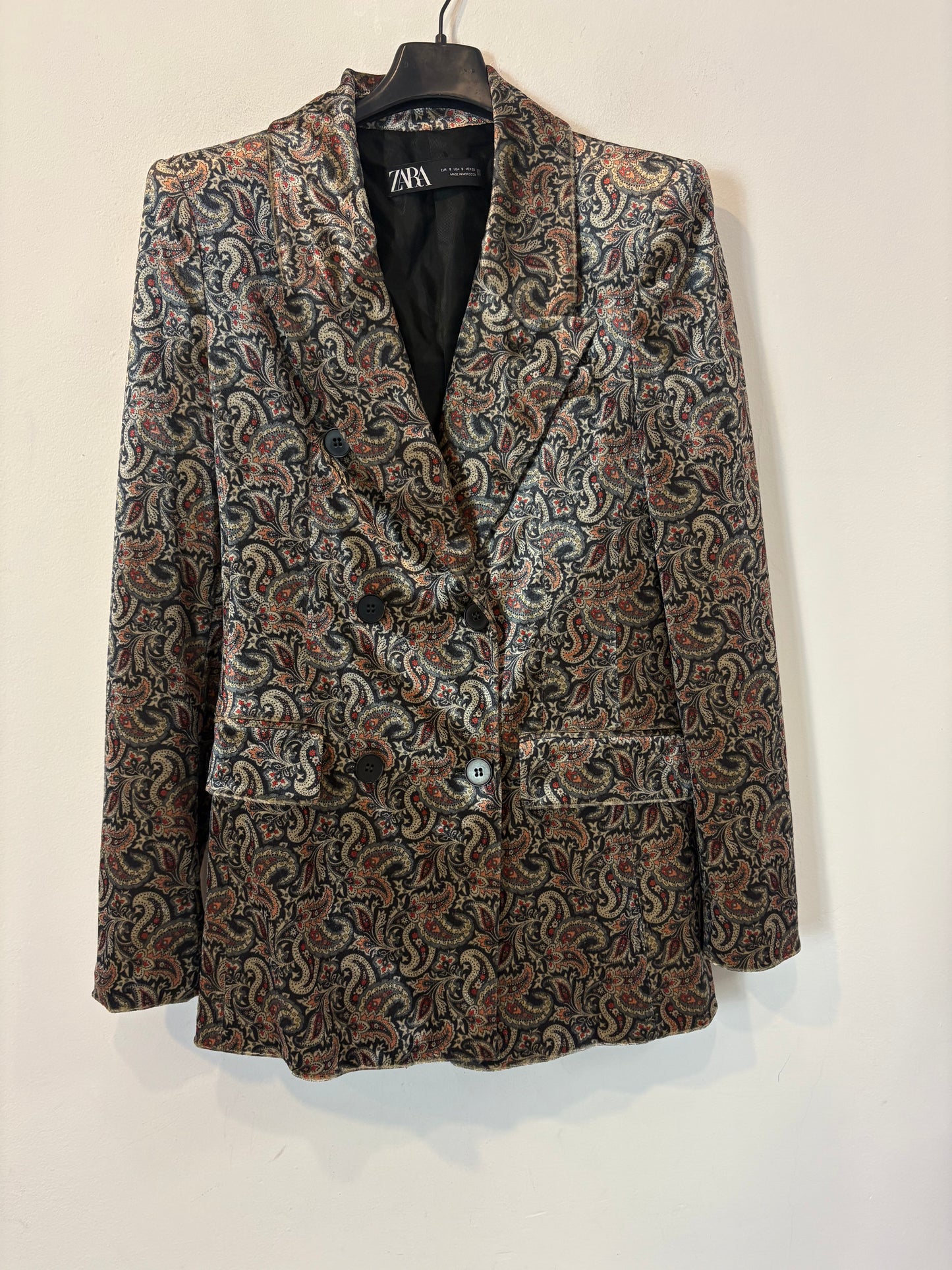 ZARA. Black stretch knit top. TL