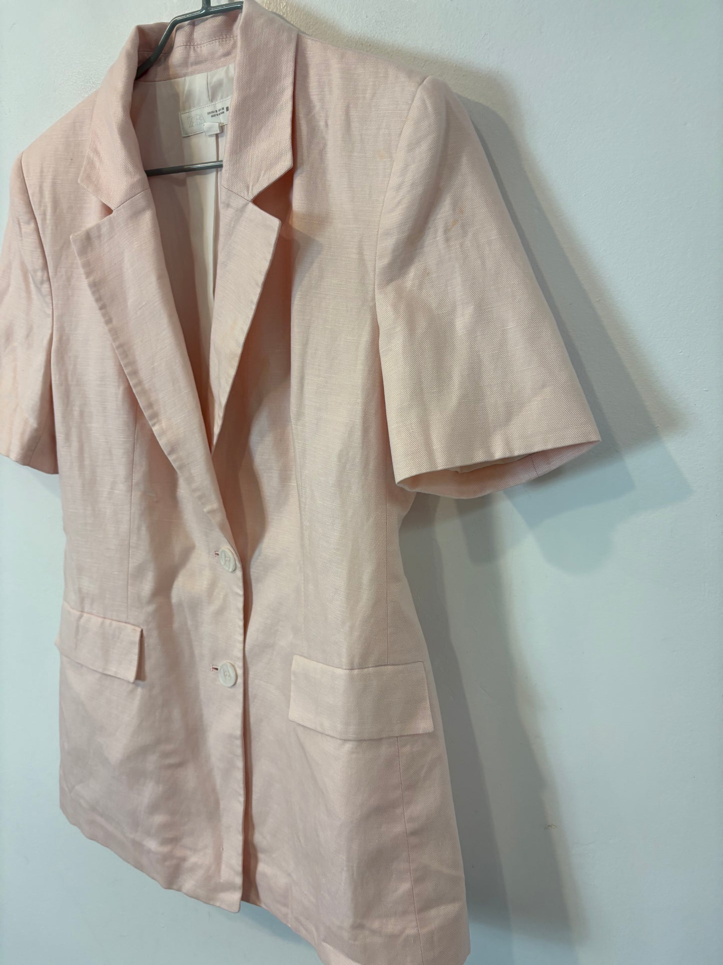 ZARA. Chaqueta rosa con lino