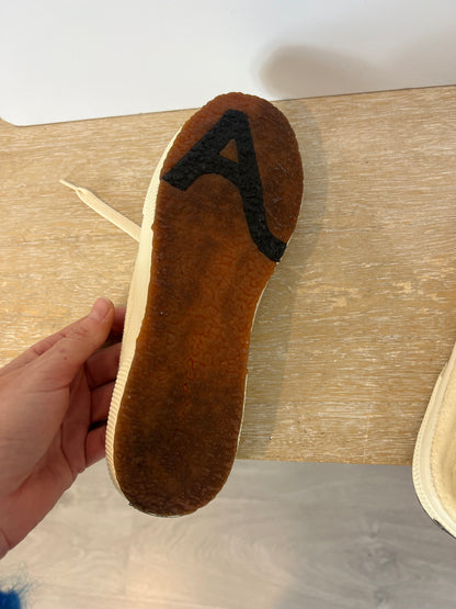 SUPERGA x ALEXACHANG. Zapatillas beige textura detalle talón. T 38