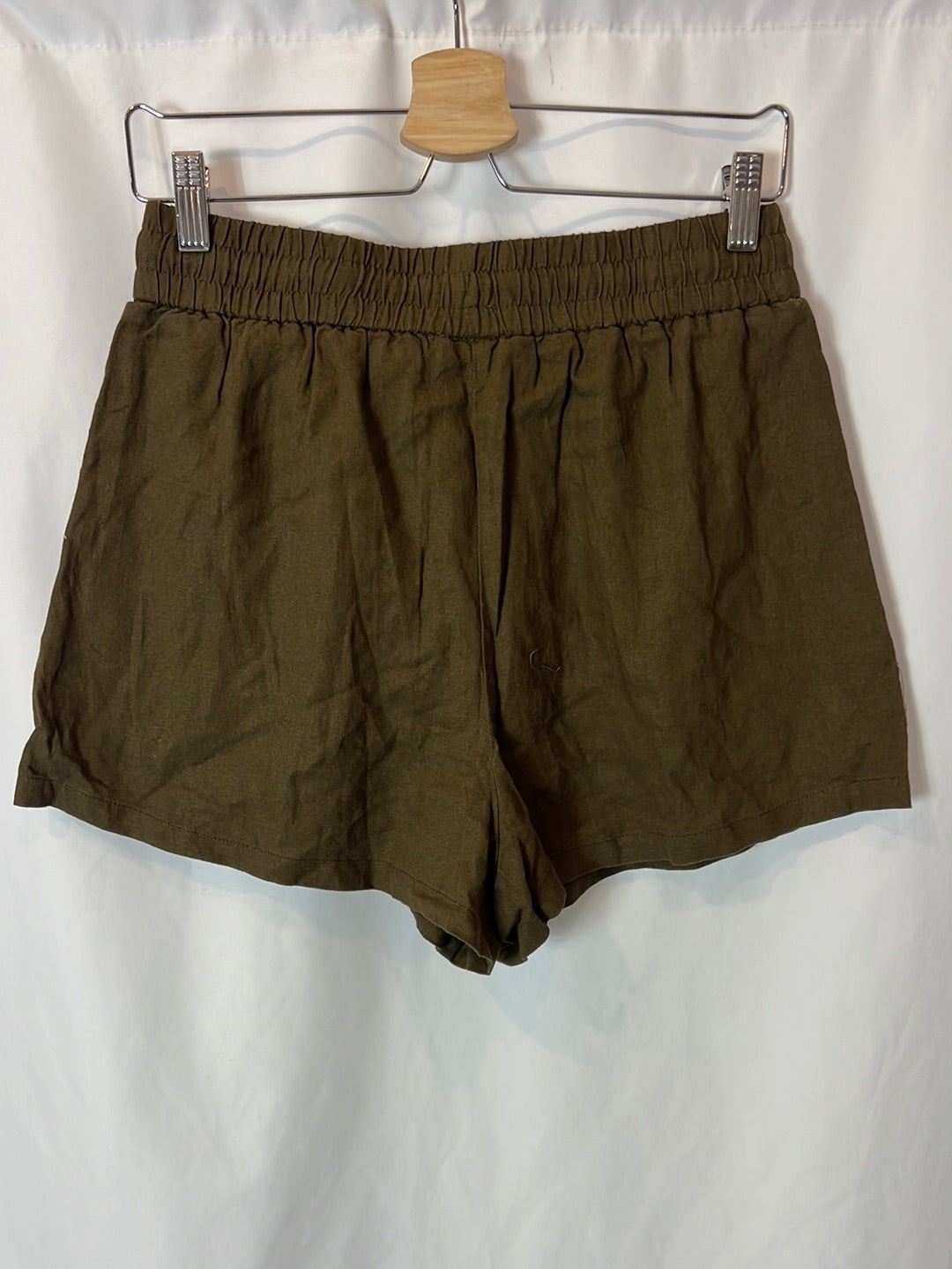 ZARA. Khaki green linen Bermuda shorts. TM
