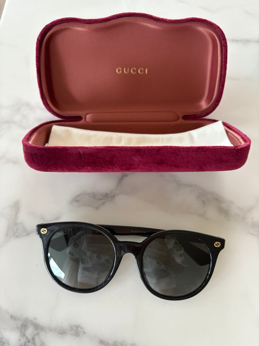 GUCCI. Gafas de sol negras