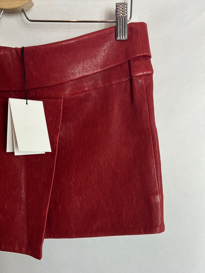 ISABEL MARANT. Falda corta piel roja oscuro. T 38