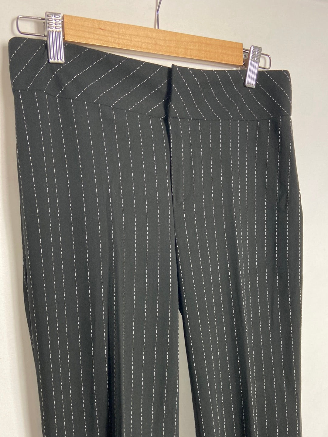 FORMULA YOUNG. Wide-leg black trousers with white stripes. Size 38