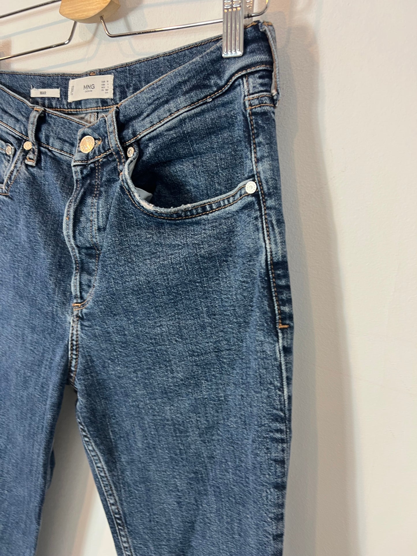 MANGO. Pantalón denim recto oscuro T.36