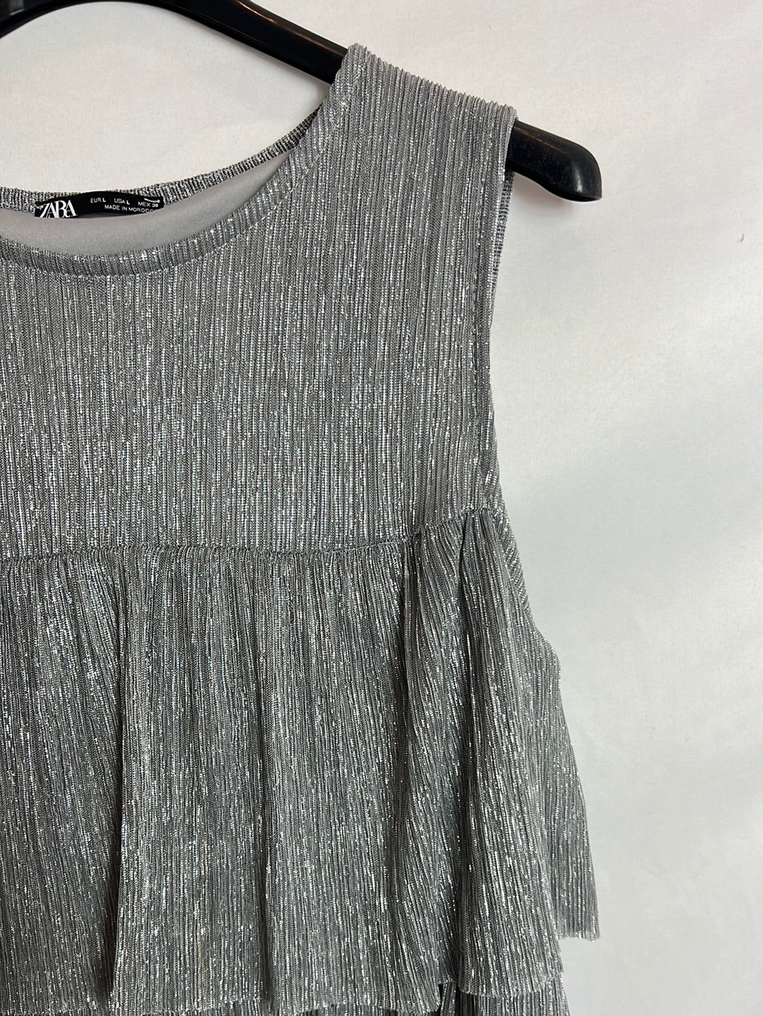 ZARA. Short silver dress with ruffles. TL