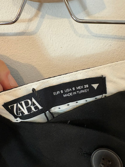 ZARA. Pantalón pinzas negro ancho