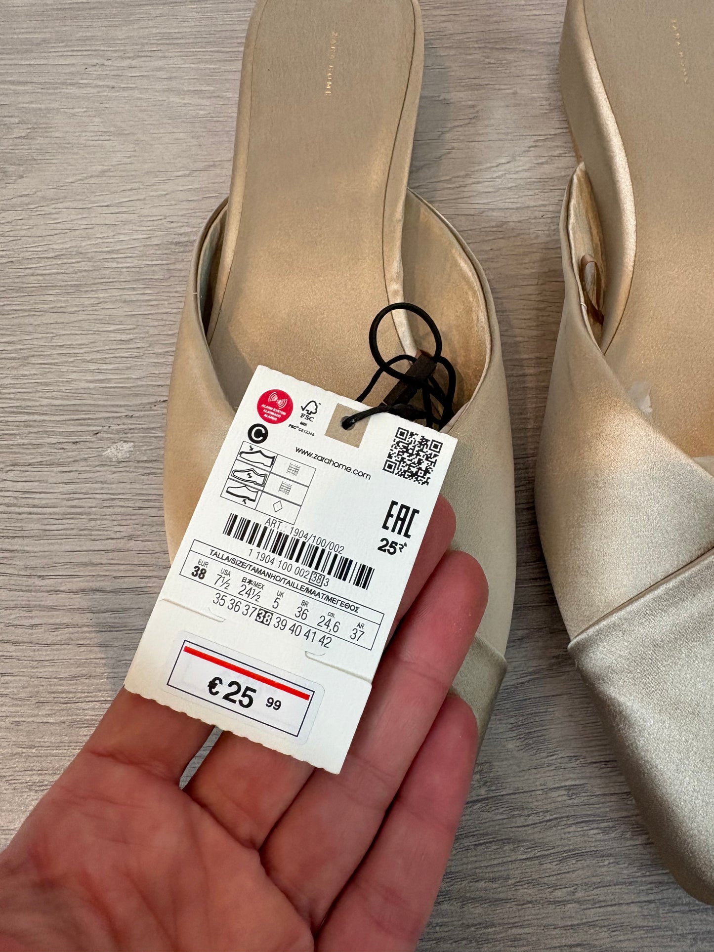 ZARA HOME. Zapatillas color champagne. T 38