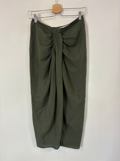 ZARA. Total look verde con lino