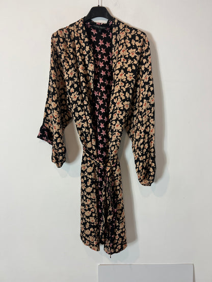 LOVE STORIES. kimono negro reversible/estrellas T.s