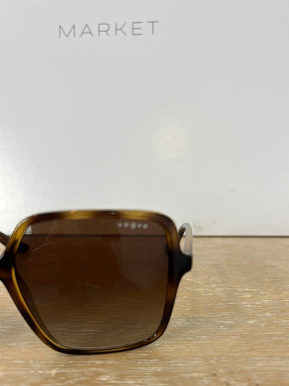 VOGUE. Gafas cuadradas carey