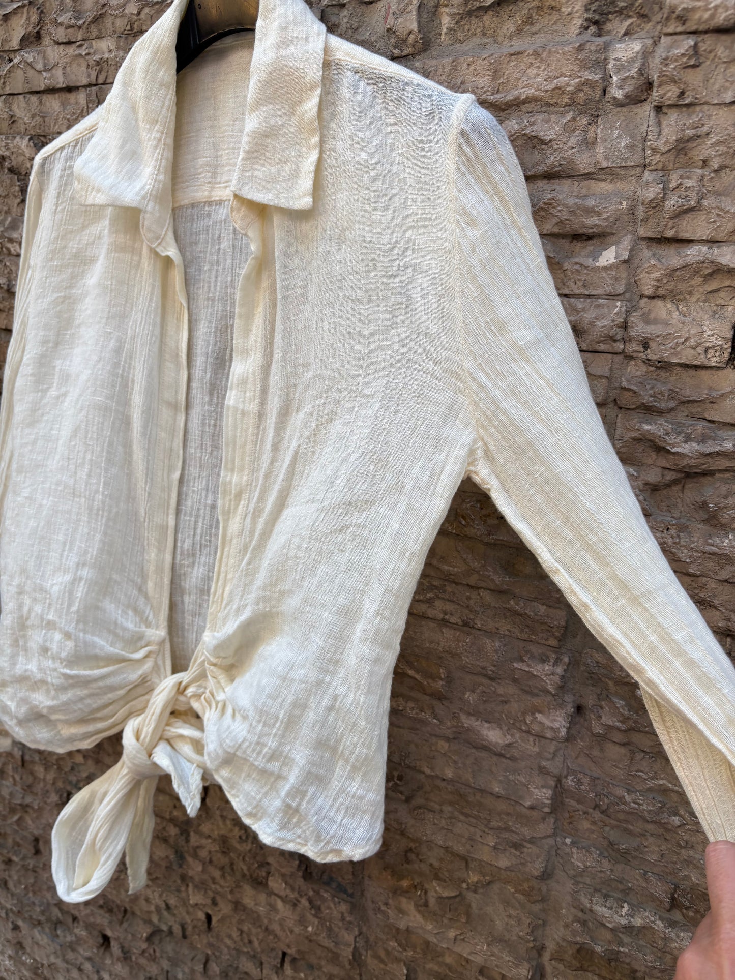 MES DEMOISELLES. Blusa textura anudada