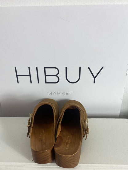 PEDRO MIRALLES. Zuecos beige de piel T.36