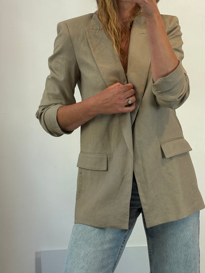 ZARA. Blazer color arena con lino y viscosa